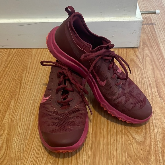 Nike Female Golf Shoes - Picture 1 of 4